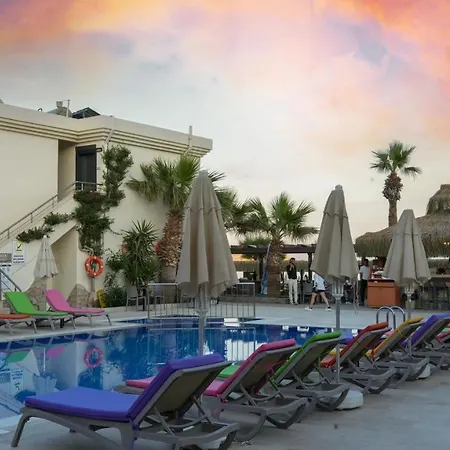 Zuzuu Ξενοδοχείο *